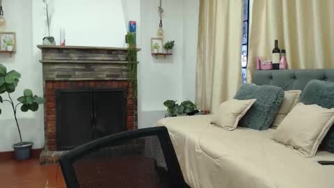 Snapshot of dulce_celeste15 chatting on 11-05-25, 07:25 C E L E S T E online show from 11-05-25, 07:25