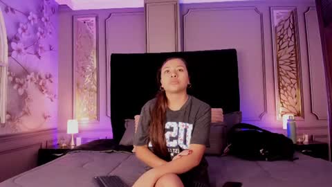 Snapshot of dulce_girls chatting on 06-18-26, 11:36 Dulce online show from 06-18-26, 11:36