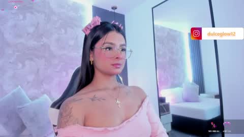 Snapshot of dulce_glow_ chatting on 06-06-26, 09:19 D U L C E online show from 06-06-26, 09:19