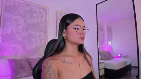 Snapshot of dulce_glow_ chatting on 06-14-26, 01:02 D U L C E online show from 06-14-26, 01:02