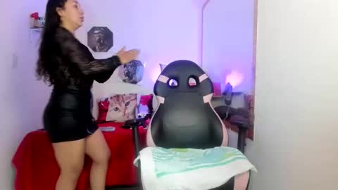 Snapshot of dulce_luna_small chatting on 05-27-26, 11:40 DULCE online show from 05-27-26, 11:40