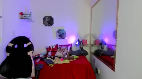 Snapshot of dulce_luna_small chatting on 06-03-26, 02:33 DULCE online show from 06-03-26, 02:33