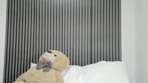 Snapshot of dulce_roberts_ chatting on 10-07-25, 01:19 Dulce online show from 10-07-25, 01:19