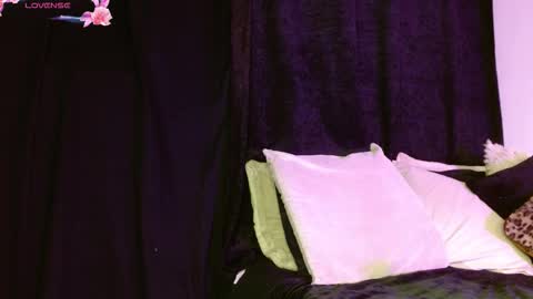 Snapshot of dulce_tara chatting on 01-18-26, 01:42 online show from 01-18-26, 01:42