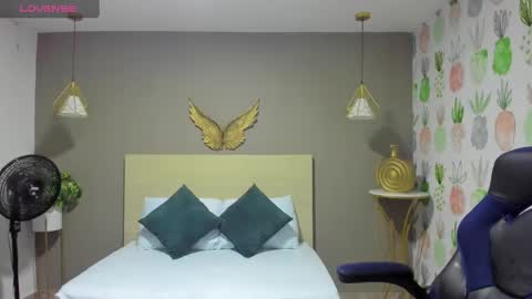 V I C T O R I A online show from 02-15-25, 12:01