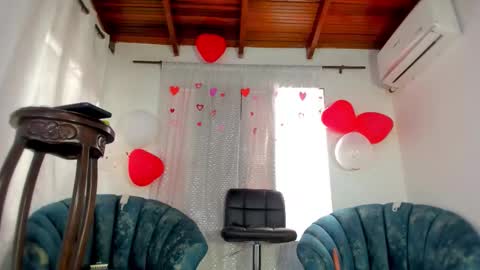 Snapshot of dulce_y_jhoselin chatting on 02-13-26, 09:00 Dulce Y Jhoselin online show from 02-13-26, 09:00