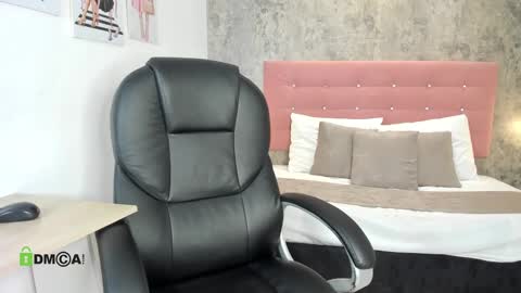 Snapshot of dulcerose01 chatting on 09-12-25, 08:42 Dulce Rose online show from 09-12-25, 08:42