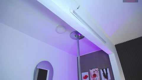 Snapshot of dulcerose01 chatting on 10-21-25, 01:50 Dulce Rose online show from 10-21-25, 01:50