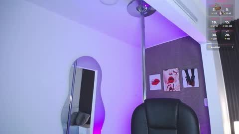 Snapshot of dulcerose01 chatting on 10-30-25, 11:44 Dulce Rose online show from 10-30-25, 11:44