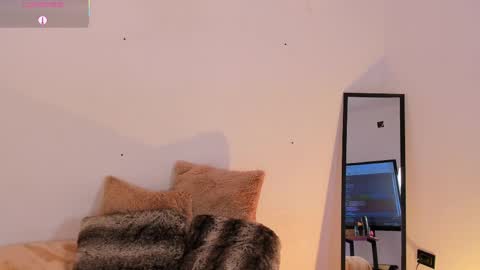 Dulcey online show from 09-21-25, 10:50