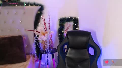 Dulcey online show from 12-20-25, 04:08