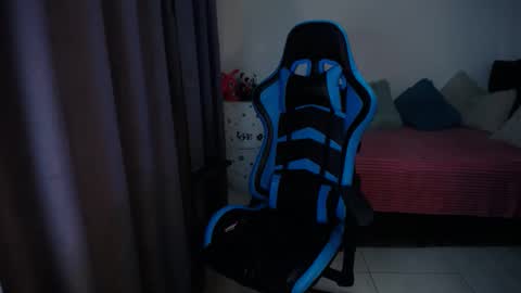 Snapshot of dumont_model chatting on 01-10-25, 07:46 Nicole online show from 01-10-25, 07:46