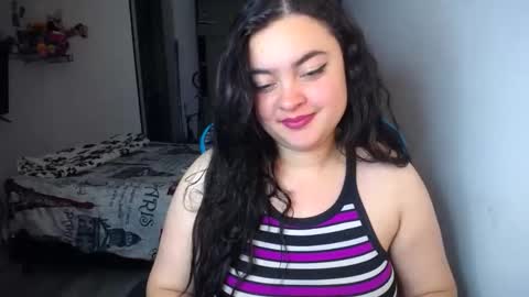 Snapshot of dumont_model chatting on 09-19-25, 06:37 Nicole online show from 09-19-25, 06:37