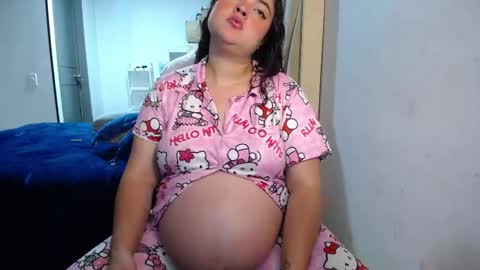 Snapshot of dumont_model chatting on 05-22-26, 07:15 Nicole online show from 05-22-26, 07:15