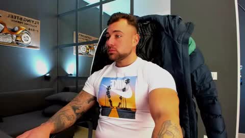 Snapshot of duncanstones chatting on 02-11-25, 11:10 DuncanStone online show from 02-11-25, 11:10