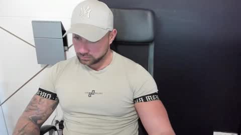 Snapshot of duncanstones chatting on 02-12-25, 11:07 DuncanStone online show from 02-12-25, 11:07