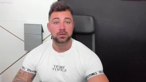 Snapshot of duncanstones chatting on 02-20-25, 11:31 DuncanStone online show from 02-20-25, 11:31