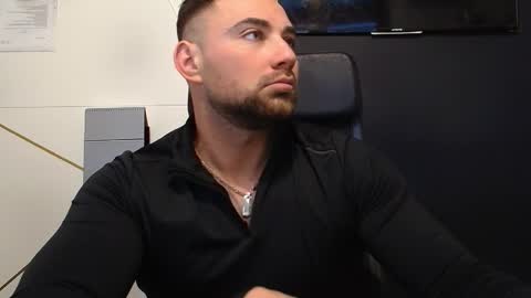 Snapshot of duncanstones chatting on 11-22-25, 06:23 DuncanStone online show from 11-22-25, 06:23