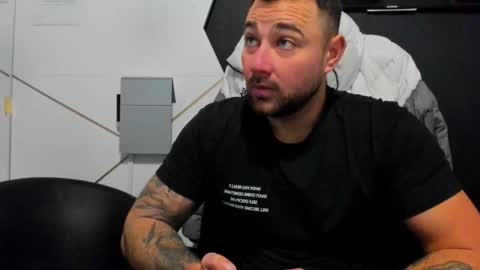 Snapshot of duncanstones chatting on 12-17-25, 05:24 DuncanStone online show from 12-17-25, 05:24