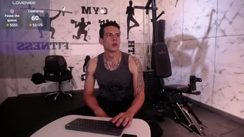 Snapshot of dustin_sonne chatting on 02-17-25, 03:15 Dustin Sonne online show from 02-17-25, 03:15