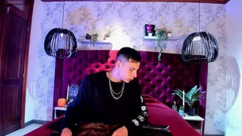 Snapshot of dustin_sonne chatting on 11-02-25, 03:31 Dustin Sonne online show from 11-02-25, 03:31