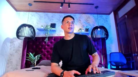 Snapshot of dustin_sonne chatting on 11-30-25, 04:05 Dustin Sonne online show from 11-30-25, 04:05