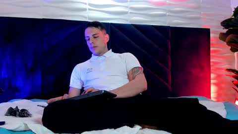 Dustin Sonne online show from 12-23-25, 03:37