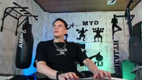 Snapshot of dustin_sonne chatting on 06-21-26, 03:31 Dustin Sonne online show from 06-21-26, 03:31