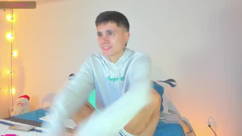 Snapshot of dustinlevine chatting on 01-03-25, 01:03 Dustin Levy online show from 01-03-25, 01:03