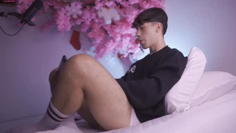 Snapshot of dwayne_xx chatting on 12-27-24, 04:32 Dwayne xx online show from 12-27-24, 04:32