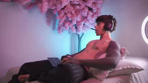 Snapshot of dwayne_xx chatting on 07-16-26, 01:22 Dwayne xx online show from 07-16-26, 01:22