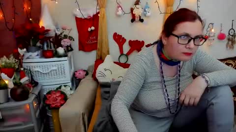 Snapshot of dyannelovee chatting on 12-28-24, 10:23 Dyanne online show from 12-28-24, 10:23