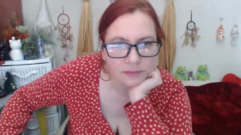 Snapshot of dyannelovee chatting on 02-06-25, 10:10 Dyanne online show from 02-06-25, 10:10