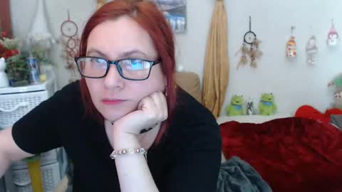 Snapshot of dyannelovee chatting on 02-07-25, 01:15 Dyanne online show from 02-07-25, 01:15
