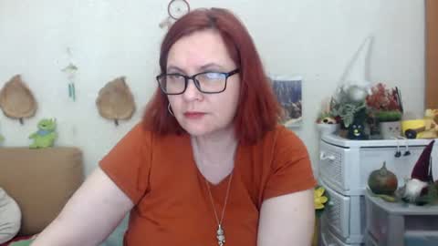 Snapshot of dyannelovee chatting on 03-12-25, 10:17 Dyanne online show from 03-12-25, 10:17