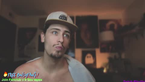 Snapshot of dylandaniel69 chatting on 02-21-25, 06:29 Dylan Daniel 7.8 online show from 02-21-25, 06:29