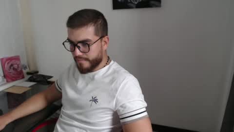 Snapshot of dylanhot10 chatting on 10-06-25, 09:34 dylanhot10 online show from 10-06-25, 09:34