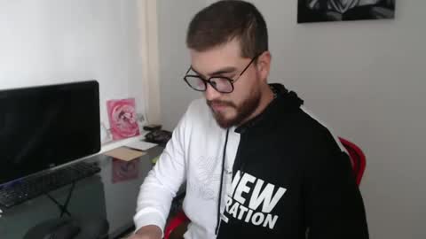 Snapshot of dylanhot10 chatting on 10-10-25, 09:25 dylanhot10 online show from 10-10-25, 09:25