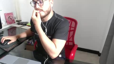 Snapshot of dylanhot10 chatting on 10-18-25, 09:15 dylanhot10 online show from 10-18-25, 09:15