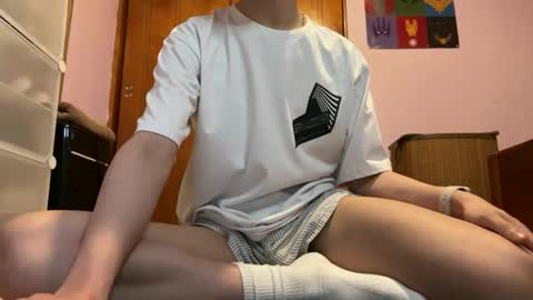 Snapshot of dylannewell chatting on 09-16-25, 06:03 dylannewell online show from 09-16-25, 06:03