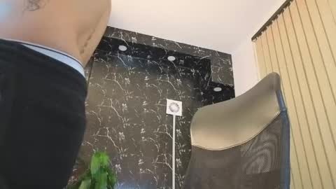 D Y L A N online show from 04-16-26, 03:29