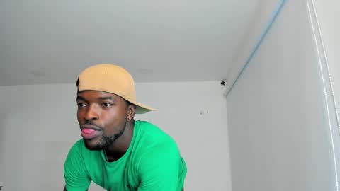 Snapshot of dylantaylor_1 chatting on 02-19-25, 03:39 Dylan Taylor online show from 02-19-25, 03:39