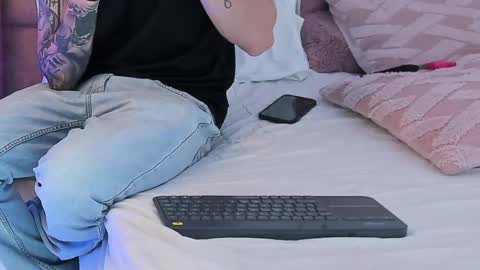 Snapshot of dylanwhite23 chatting on 03-11-25, 03:26 ---DYLAN--- online show from 03-11-25, 03:26