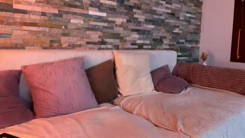 Snapshot of dymonted chatting on 11-27-25, 12:51 dymonted online show from 11-27-25, 12:51