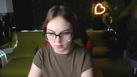 Snapshot of dyna_bae chatting on 03-04-25, 01:23 Dyna online show from 03-04-25, 01:23