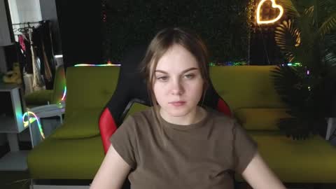 Snapshot of dyna_bae chatting on 03-04-25, 04:27 Dyna online show from 03-04-25, 04:27