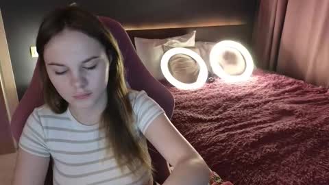 Snapshot of dyna_bae chatting on 09-24-25, 02:04 Dyna online show from 09-24-25, 02:04