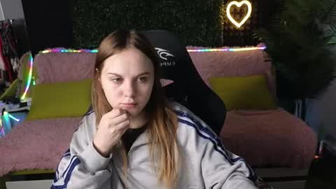 Snapshot of dyna_bae chatting on 09-30-25, 02:38 Dyna online show from 09-30-25, 02:38