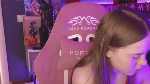 Snapshot of dyna_bae chatting on 10-23-25, 02:11 Dyna online show from 10-23-25, 02:11