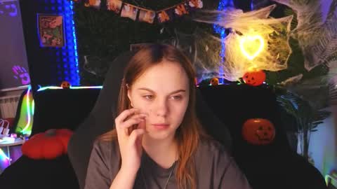 Snapshot of dyna_bae chatting on 10-30-25, 02:13 Dyna online show from 10-30-25, 02:13